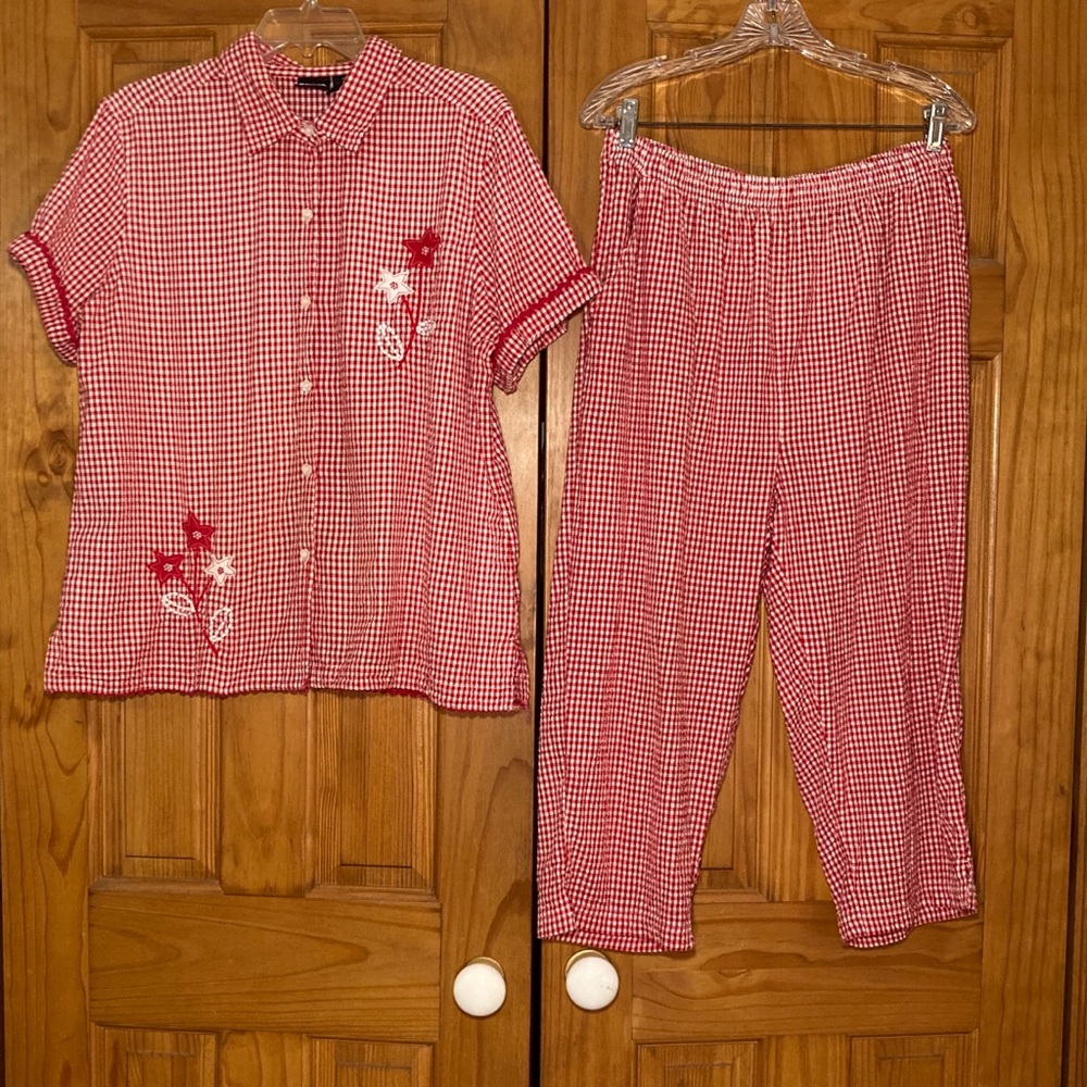 EUC Erika Vintage 90s Top Short Sleeve and Capri Set Red White Size L/XL